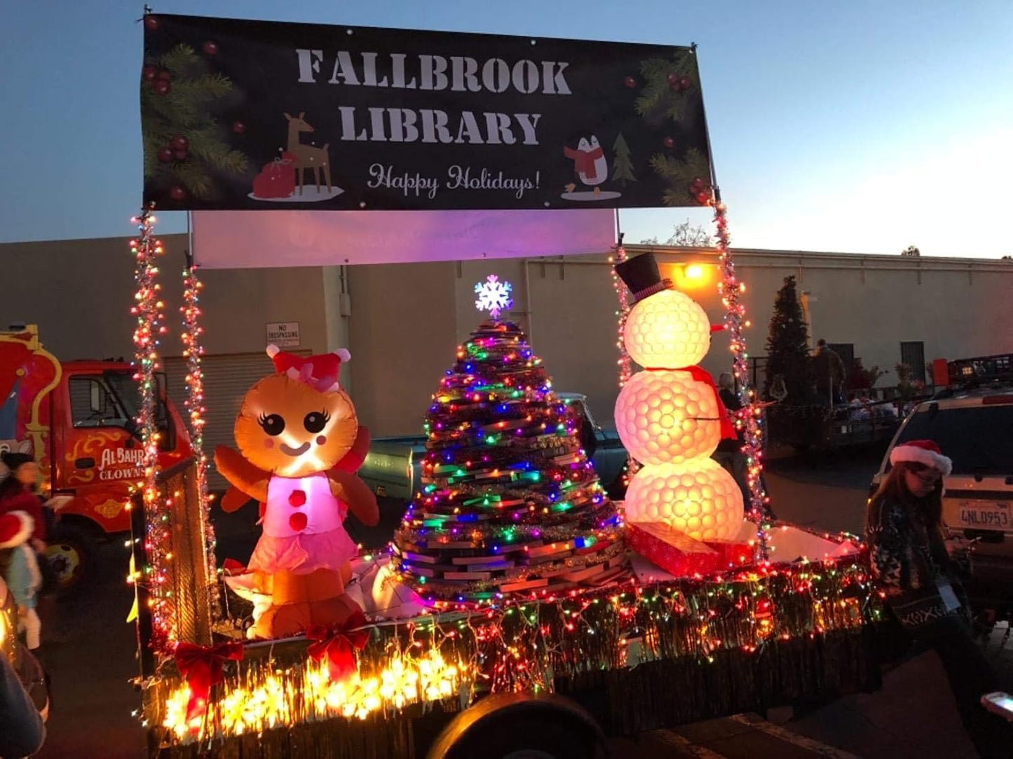 10 Feet Long Roll Foil Fringe Garland - Pack of 3 | Shiny Metallic Tassle Banner | Ideal for Parade Floats, Bridal Shower, Wedding, Birthday | Wall Hanging Fringe Garland Banner (Gold)