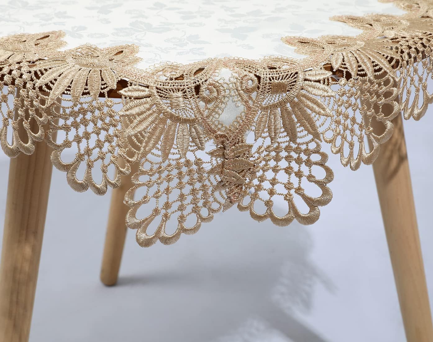 vctops Damask Lace Patchwork Tablecloth Luxury Square Small Table Cover Elegant Floral Embroidered Lace Table Cloth for Party Kitchen Dinning Picnic Decoration (Type B,32"x32")