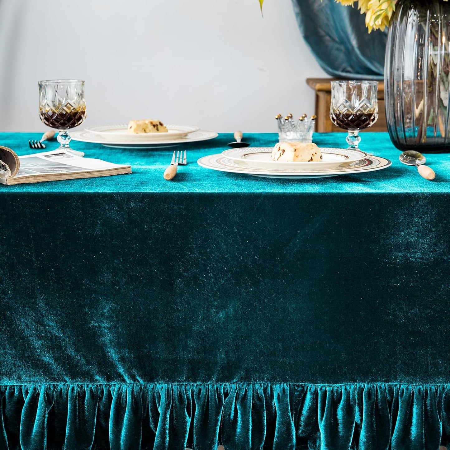 Velvet Tablecloth Luxurious Solid Rectangle Table Cloth,Oblong Retro Farmhouse Ruffle Tablecloths Washable Table Cover for Party Wedding Baby Shower Kitchen Dinning Tabletop Decoration