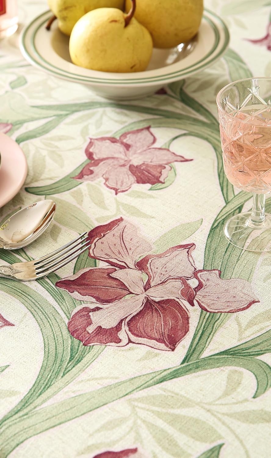 patdrea Designer Vintage Green Tablecloth for Round Table,Framhouse Linen Violets Pattern Tablecloths,Floral Table Cover Decor for Kitchen Dining Christmas,Thanksgiving,Diameter 67"-Tara a