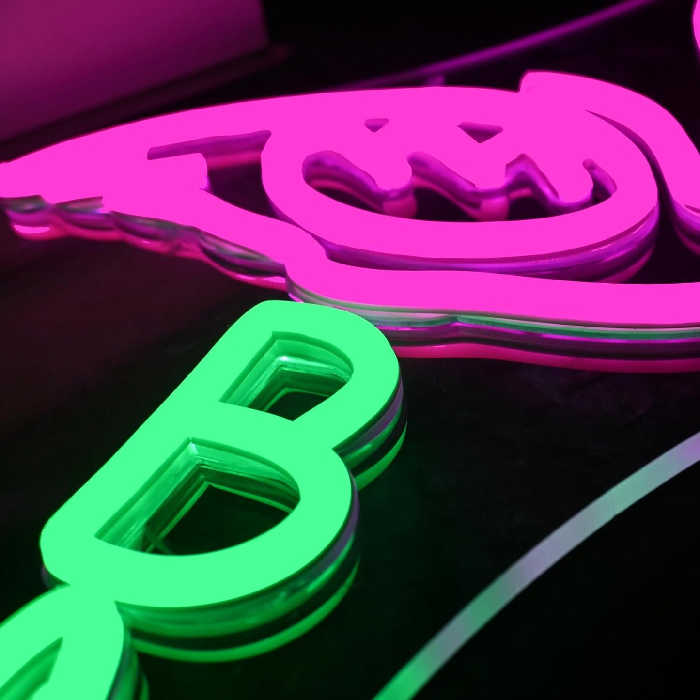 Lucunstar Flamingo Bar Neon Sign,LED Light Up Sign for Wall Decor Dimmable USB Powered Animal Neon Light for Bar LED,Man Cave,Art Signs Decor Gifts