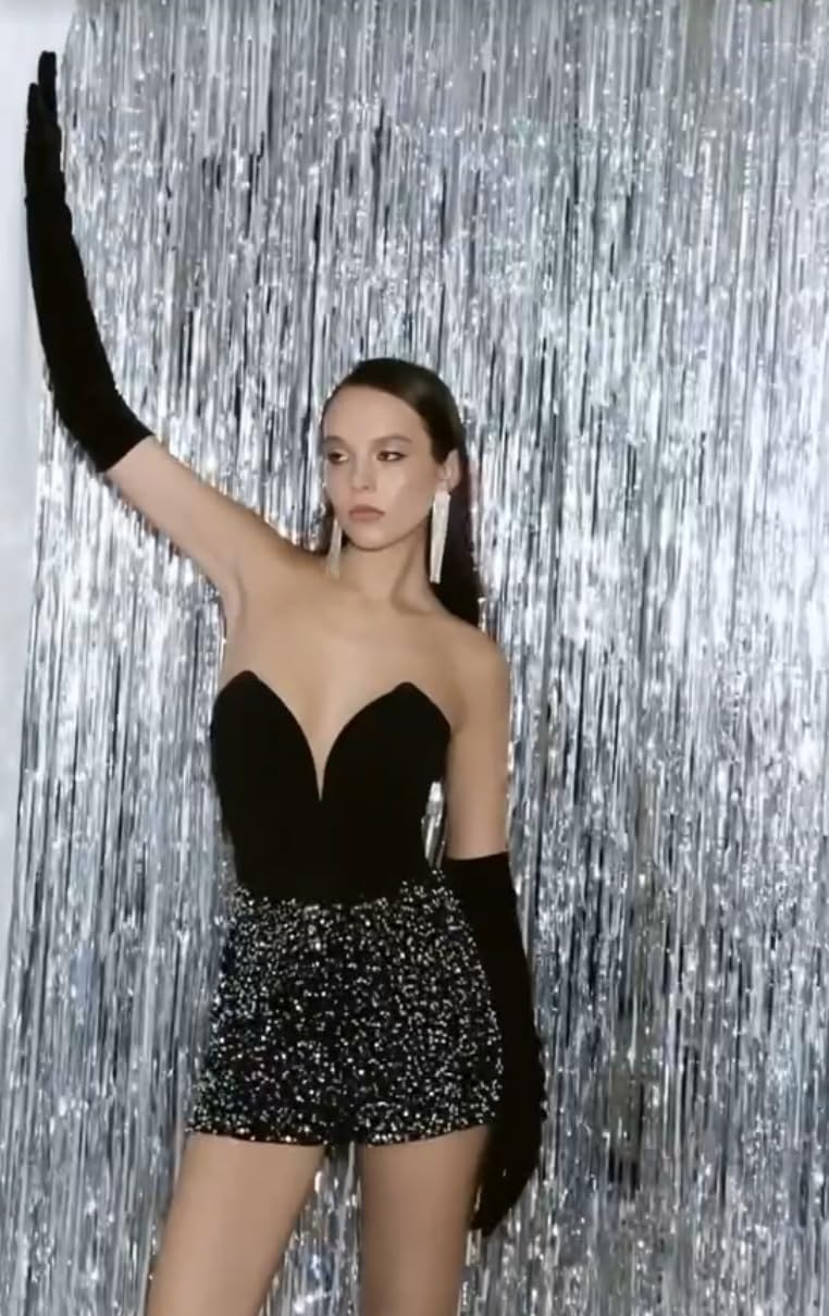 GOER 3.2 ft x 8.2 ft Metallic Tinsel Foil Fringe Curtains Party Photo Backdrop Party Streamers for Birthday,Graduation,New Year Eve Decorations Wedding Decor (Silver,5 pcs)