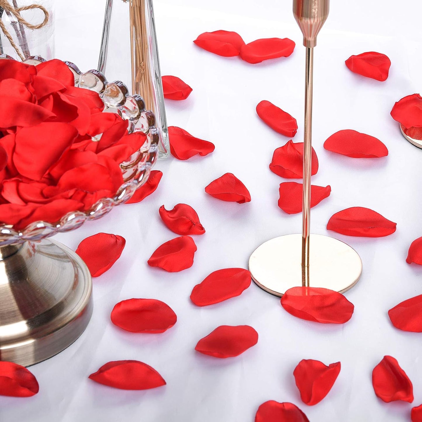 300pcs Artificial Red Rose Petals for Romantic Night Flower Girl Silk Flower Petals for Wedding Aisle Table Centerpieces Confetti Party Favors Table Decoration(Red)