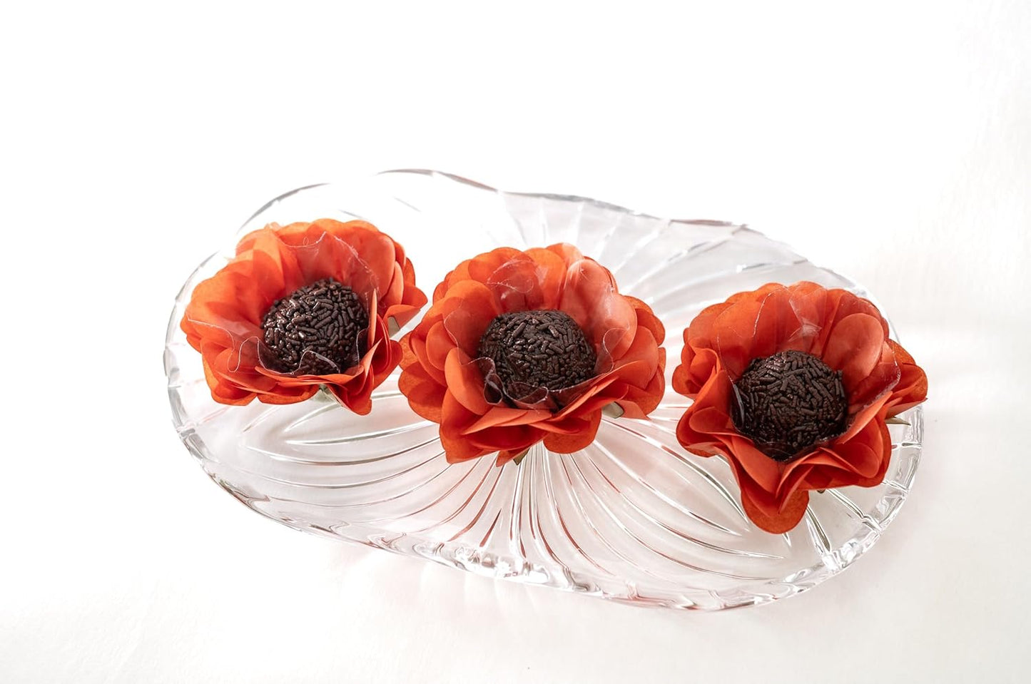 Handmade Paper Truffle Cups | Truffle Liners | Truffle Wrappers | Fominhas | Candy cups for chocolate | Forminhas de Brigadeiro | Candy liners - Pack of 20 - (Paper, Orange)