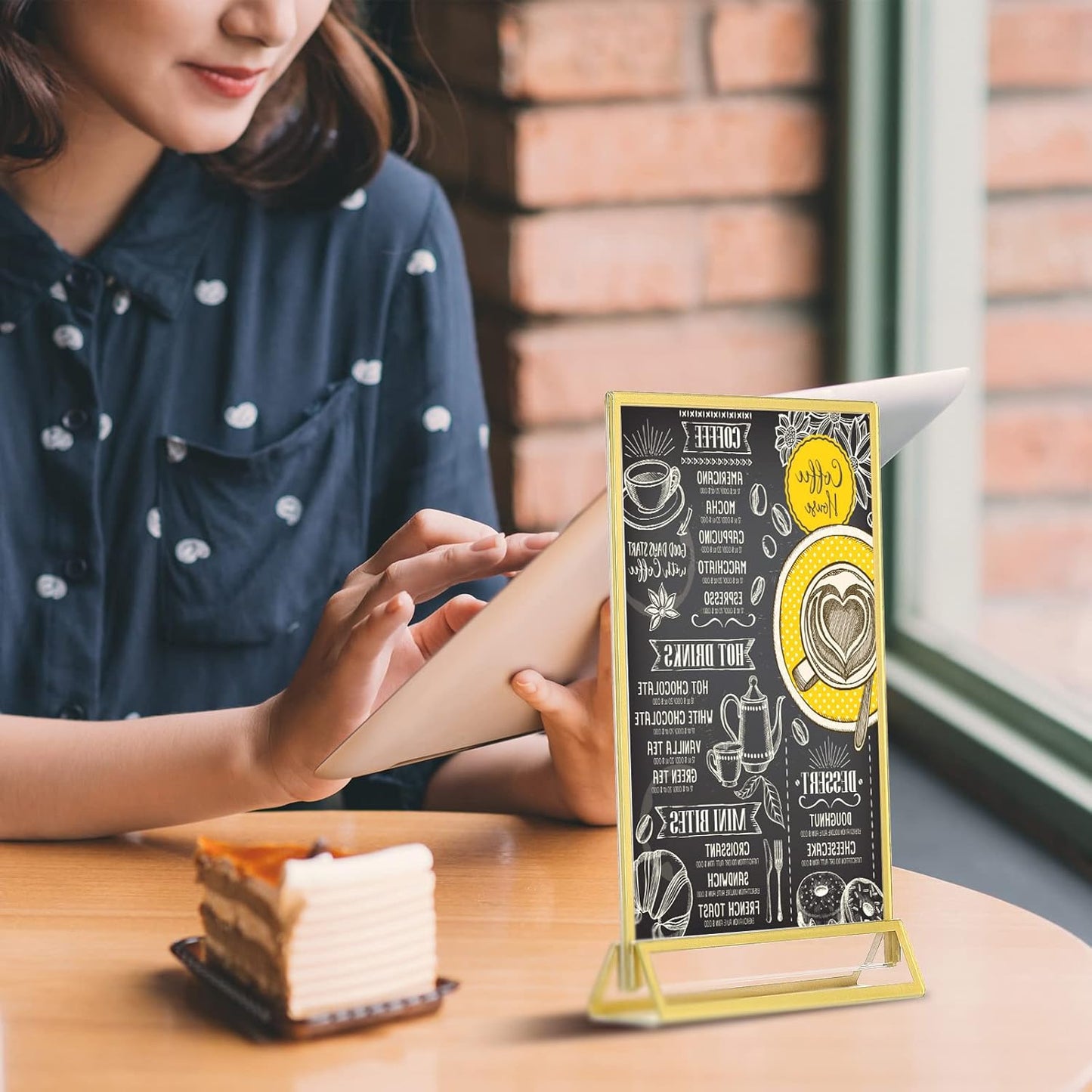 Blulu 12 Pack Acrylic Sign Holder Double Sided Picture Frame Wedding Table Number Stands with Border and Vertical Clear Display Menu Holders for Wedding Party Restaurant(4 x 6 Inch,Gold)