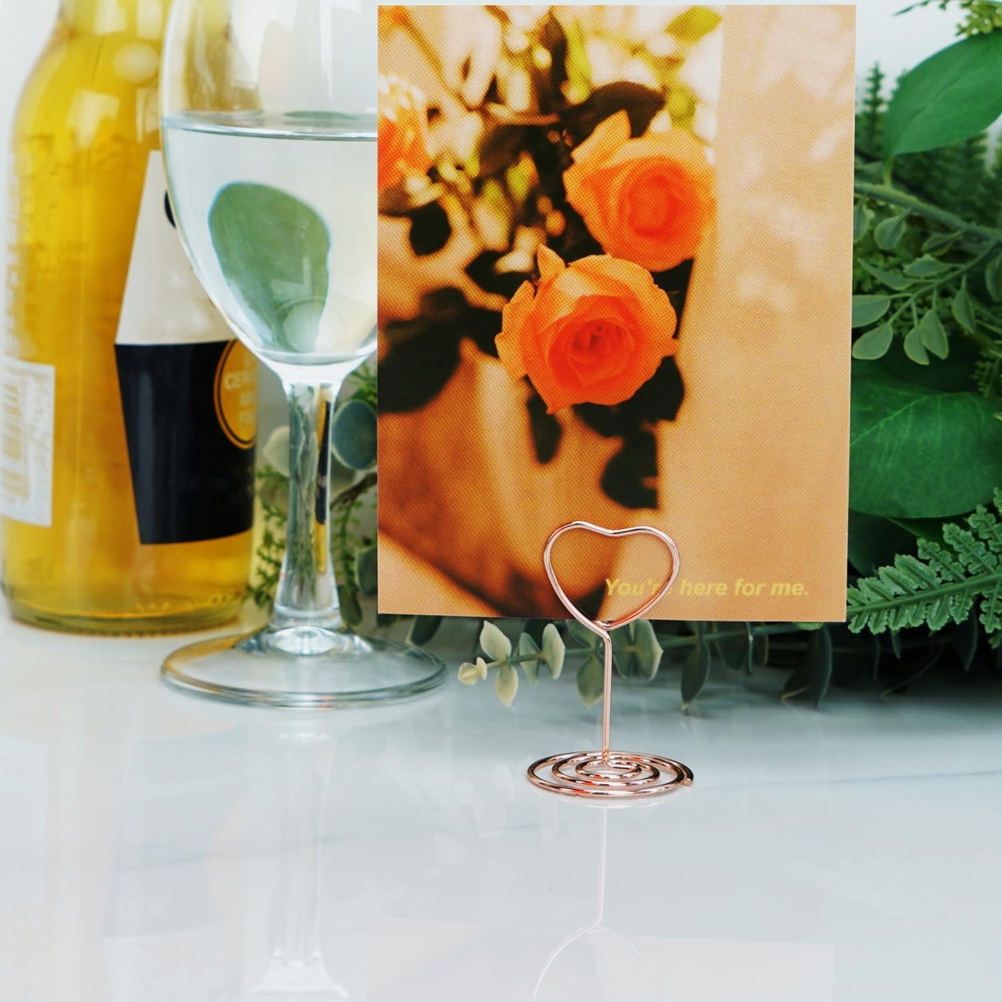 20pcs Mini Place Card Holders, Wire Table Picture Photo Holders with Heart Shaped Menu Memo Clips for Wedding Favors (Rose Gold)