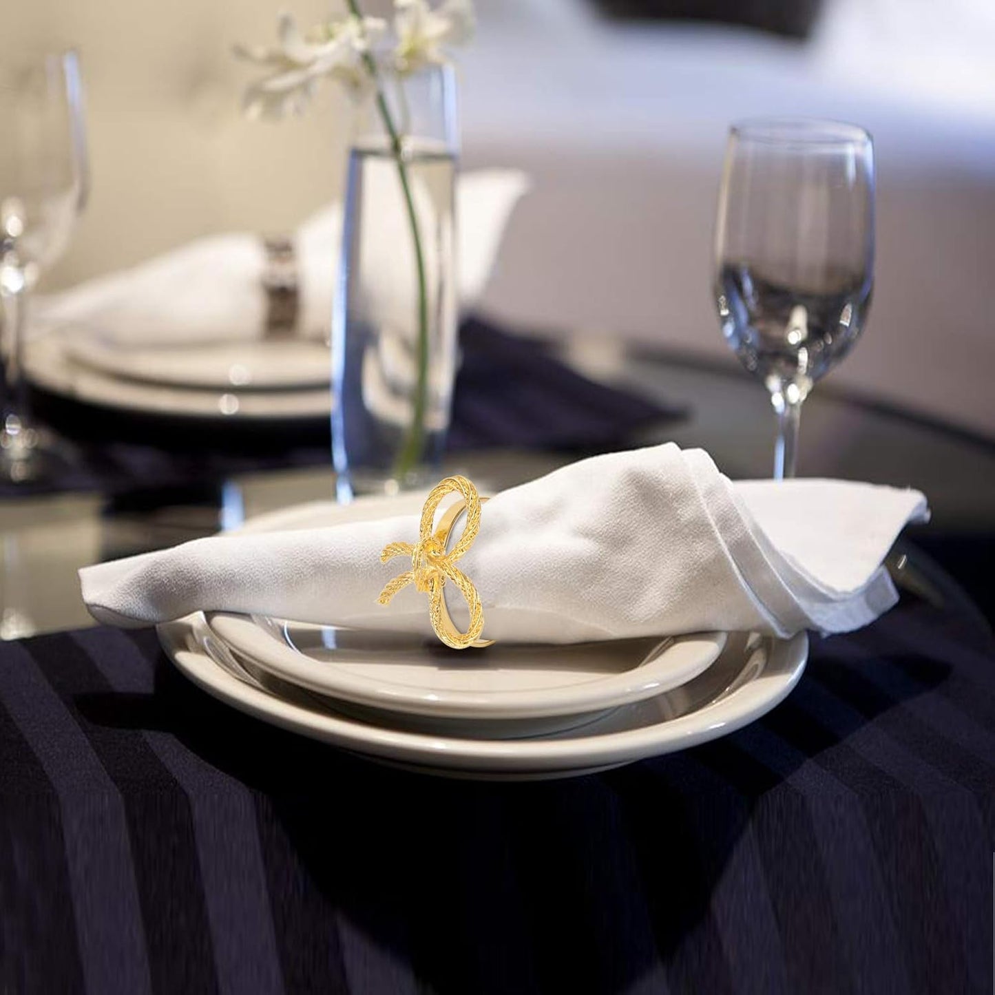 Pack of 18 Napkin Rings Alloy Hollow Out Flower Napkin Holder Dinning Table Napkin Ring for Dinner Parties Wedding Banquet Table Setting Family Gatherings Table Decor（Gold，18）