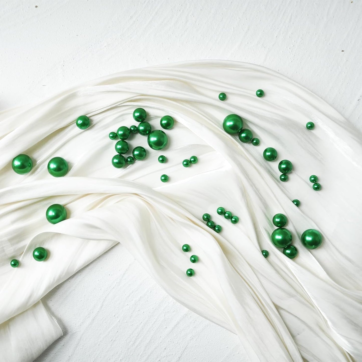 520Pcs Green Glossy Beads for Centerpiece Decor, Artifical Pearls Vase Filler, No Hole Round Pearl Beads for Wedding Birthday Christmas Party Home Decor(18mm 14mm 6mm)