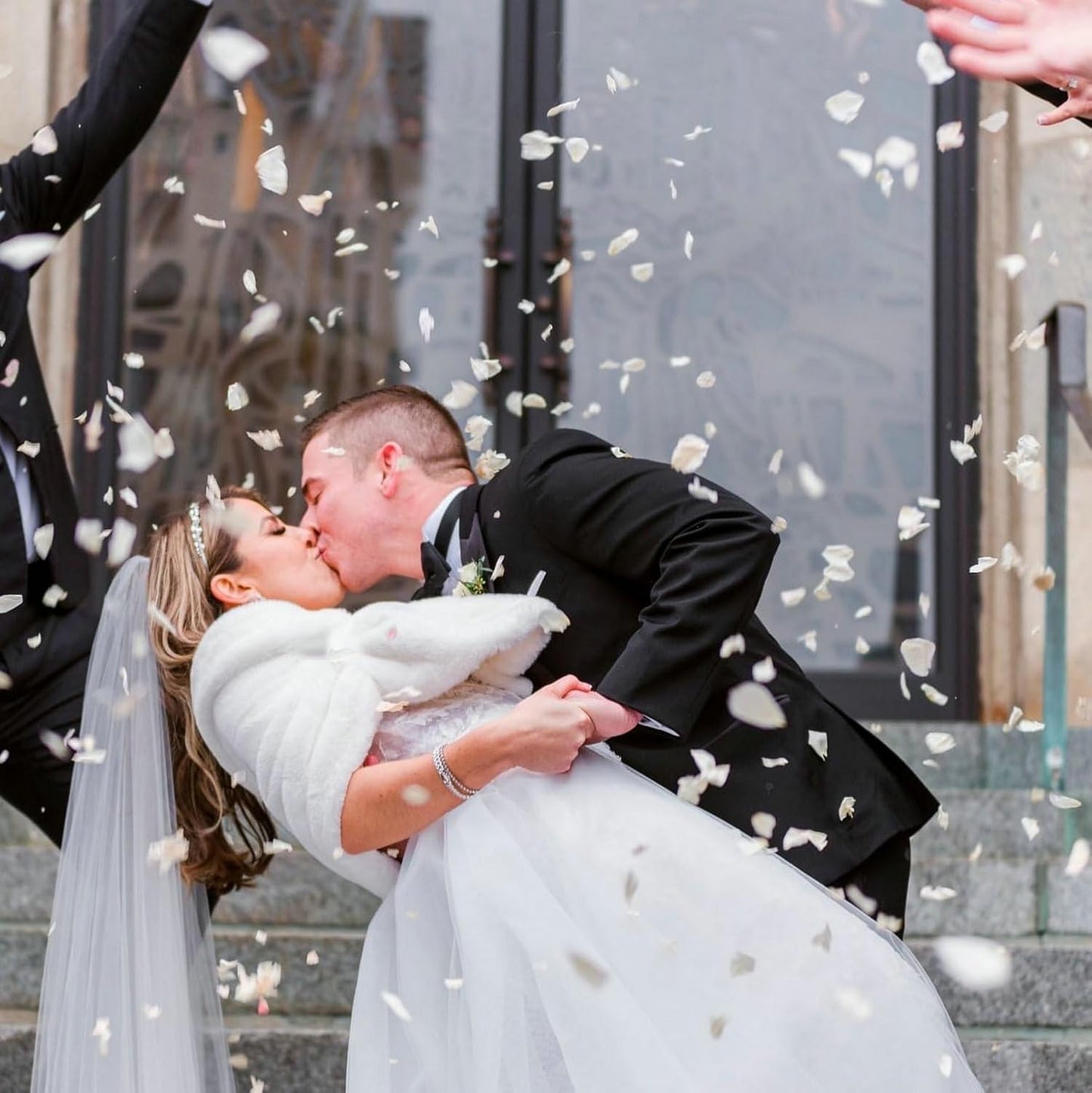 CODE FLORIST 2200 PCS Silk Flower Rose Petals for Wedding Decorations (Ivory)