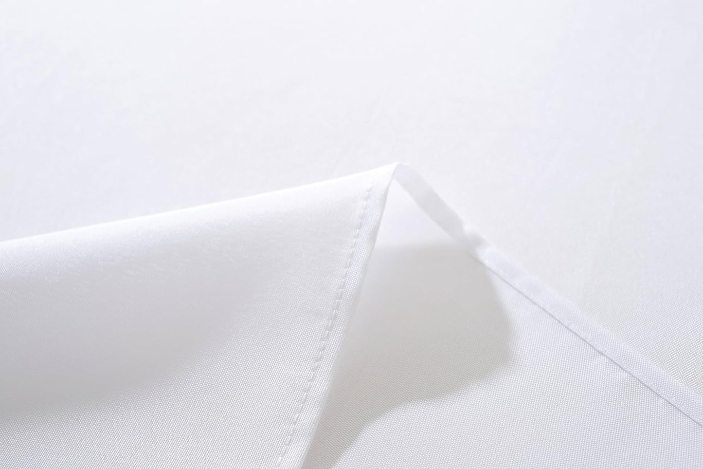 Craft And Party Rectangle Tablecloth, 90 x 132 Inch White Tablecloth, 8ft Rectangle Table Cloth, Polyester Fabric Washable Tablecloth for Home, Party, Wedding or Restaurant Use.