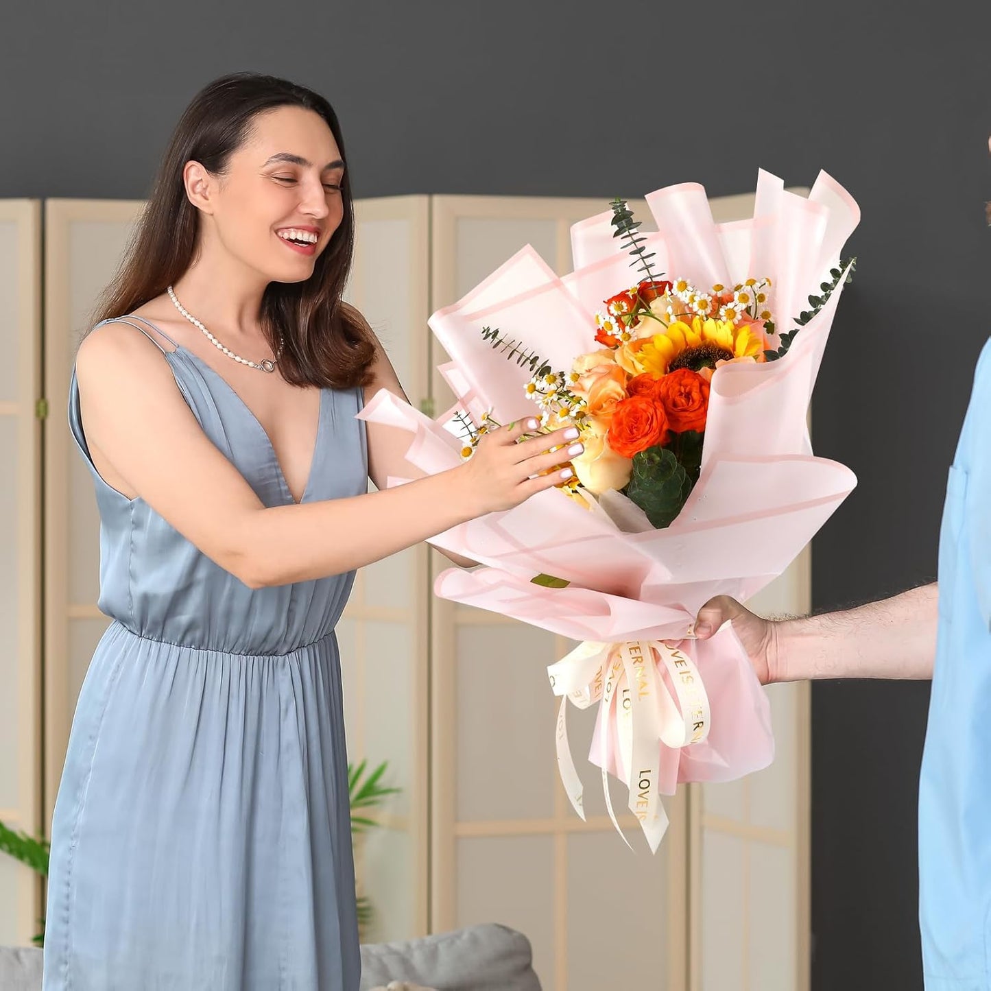 NESCCI 20 Sheet Flower Wrapping Paper - Waterproof Floral Bouquet Wrapping Paper, Florist Supplies Packaging Paper for Wedding Birthday Gift DIY (Translucent Pink)