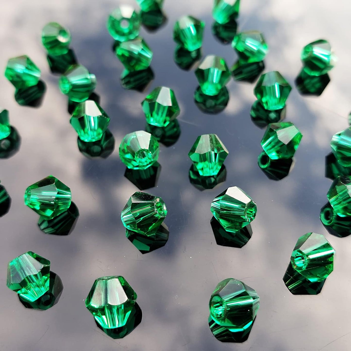 4mm Bicone 1800Pcs Green Crystal Glass Beads Small Faceted Bicone Shape Crystal Glass Spacer Beads for Bracelet Necklace Decorative Hand Jewelry Making (Green, 4MM)