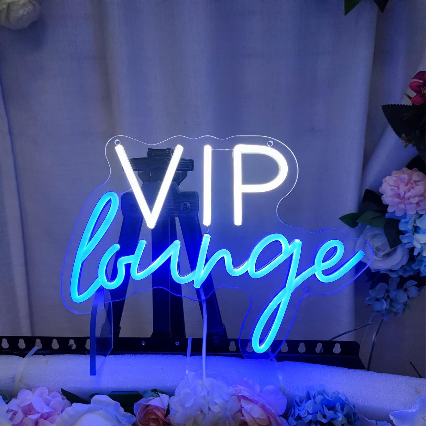 VIP Lounge Neon Sign VIP Light up Signs for Wall Decor, LED Lounge Sign LED Word Light Sign for Bar Hotel Cafe VIP Room Home Decoration, 13.3" x 9.8"