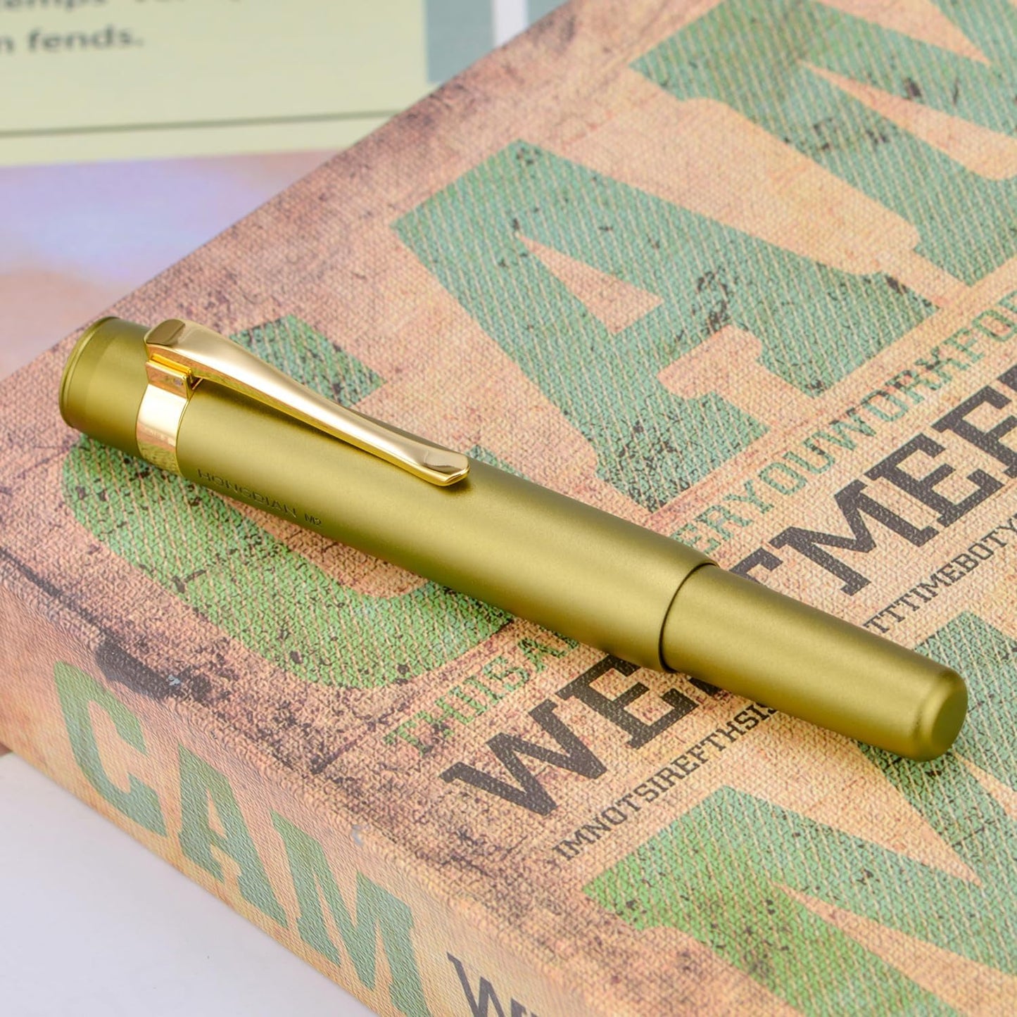 HONG DIAN M2 Black Forest Mini Fountain Pen, Bent Nib & Sleek Shape Aluminium Short Pocket Travel Pen (Olive Green)