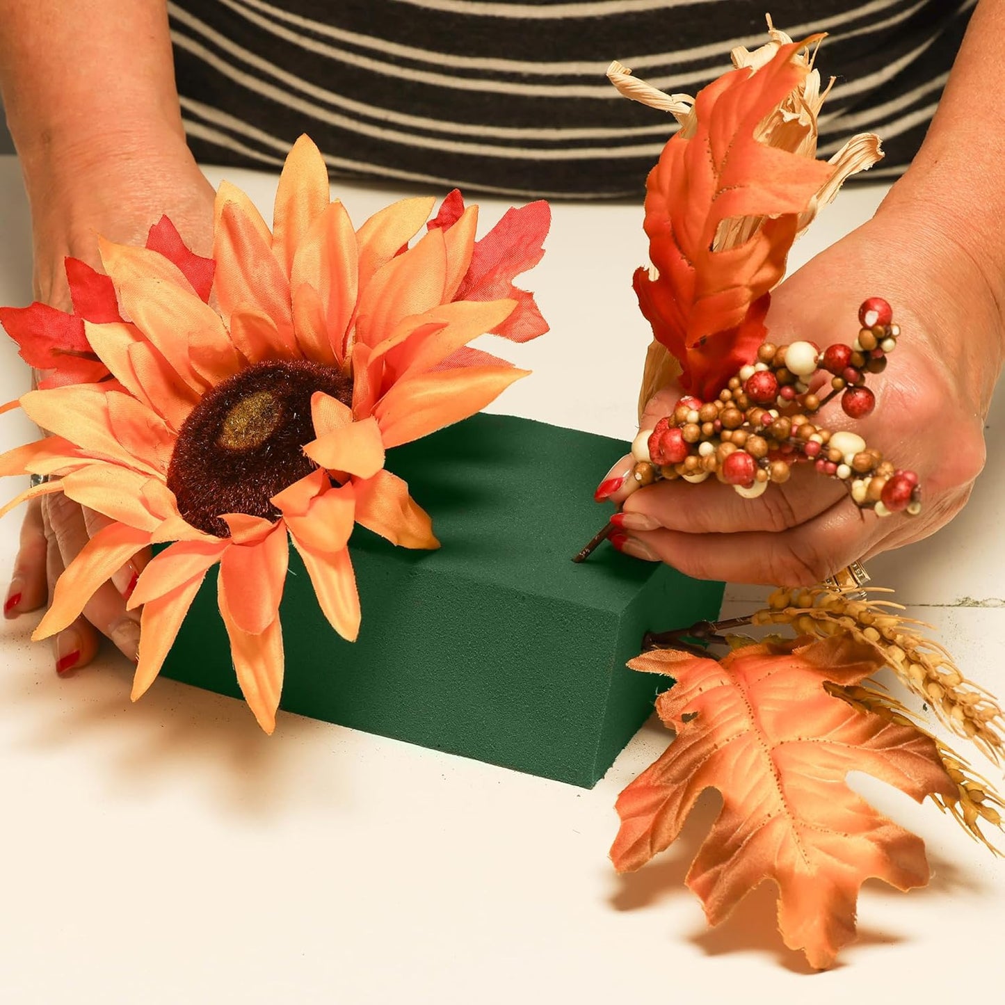 Mindful Design 6-Pack Floral Foam Blocks Dry & Wet for Fresh and Artificial Flowers, 7.8” L x 3.5” W x 2.4” H – Ideal for Weddings, Birthdays, Home, Office, and Garden Decor