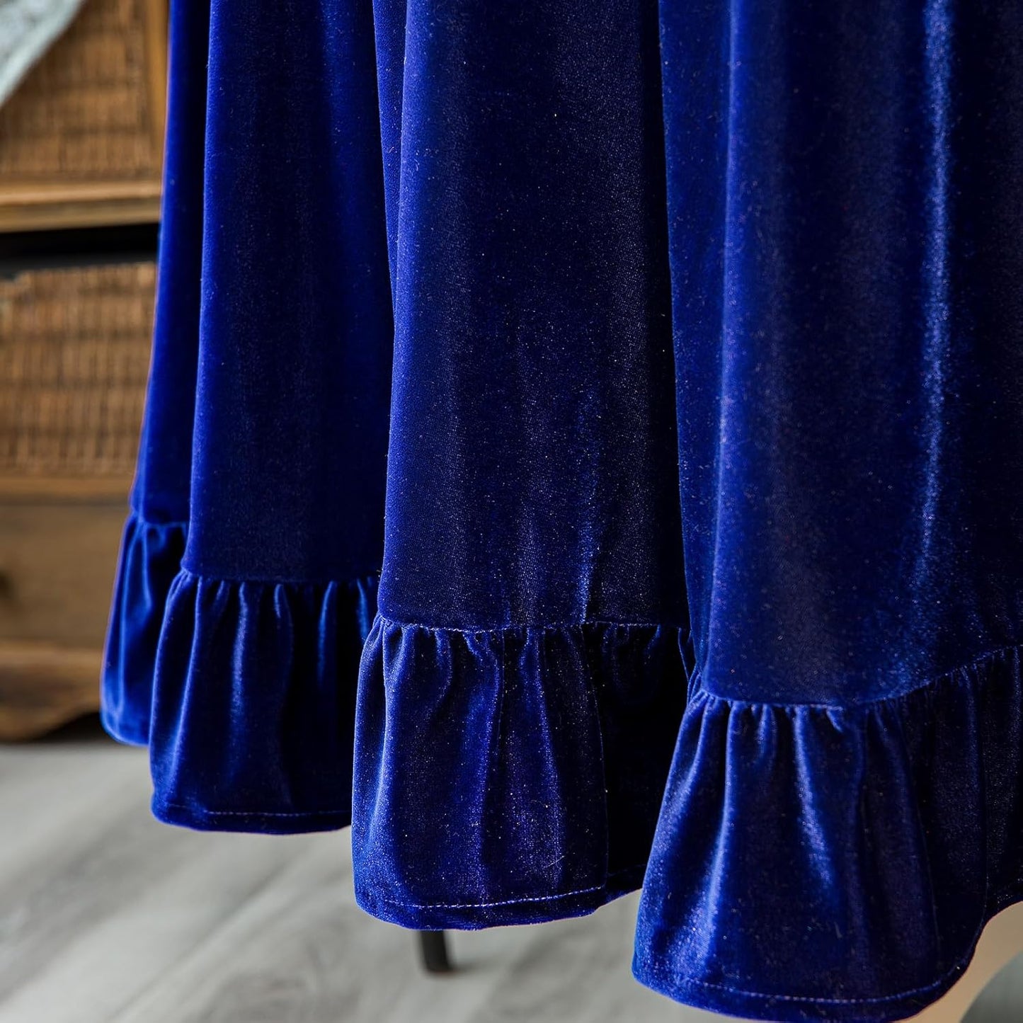 Velvet Tablecloth Luxurious Solid Round Table Cloth,Oblong Retro Farmhouse Ruffle Tablecloths Washable Table Cover for Party Wedding Baby Shower Kitchen Dinning Tabletop Decoration